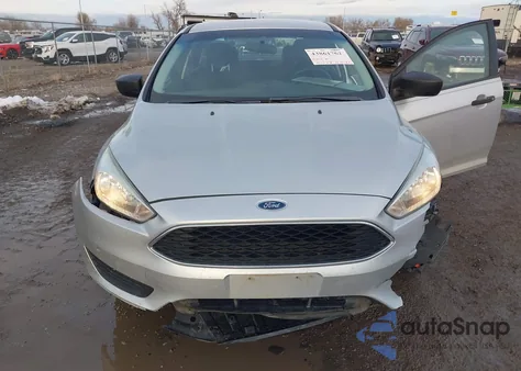 2015 Ford Focus S z USA, uszkodzony, nr VIN 1FADP3E26FL349542
